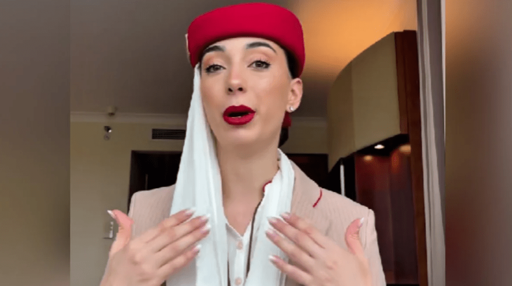 Vuelos: Una azafata en Dubái revela su salario y abre un debate en&nbsp;redes